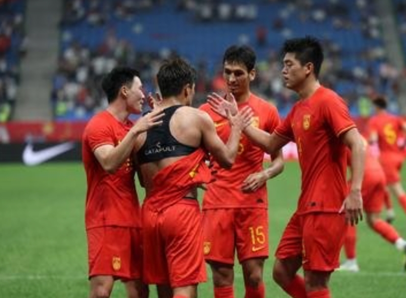 亚洲杯瞩目对决：韩国VS伊朗，最激烈的足球竞