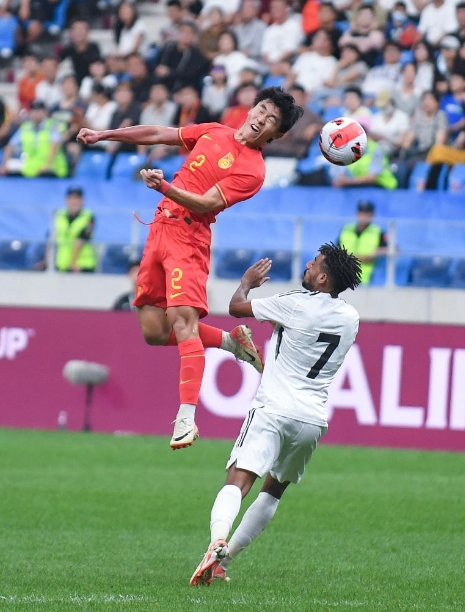 亚洲杯瞩目对决：韩国VS伊朗，最激烈的足球竞争